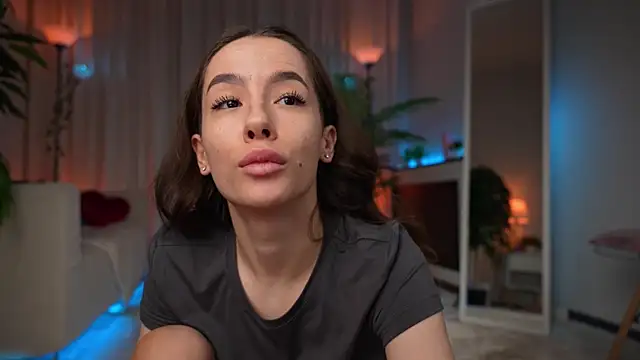 Amely Young online show from 06.06.26