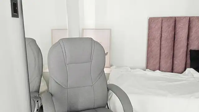 Snapshot of celestica_rose chatting on 01.05.26 celestica rose online show from 01.05.26