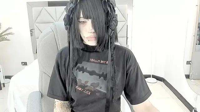 Snapshot of celestica_rose chatting on 02.25.26 celestica rose online show from 02.25.26