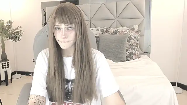 Snapshot of celestica_rose chatting on 03.10.26 celestica rose online show from 03.10.26