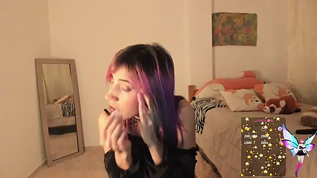 Snapshot of linnie_ chatting on 01.12.25 linnie  online show from 01.12.25