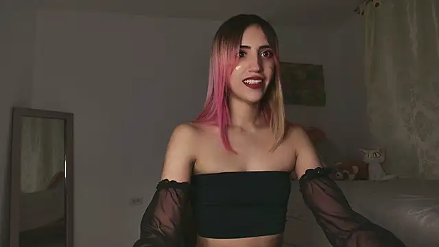 Snapshot of linnie_ chatting on 03.08.25 linnie  online show from 03.08.25