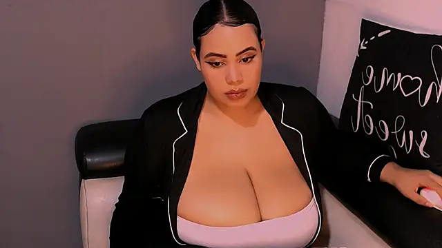 Emmacamille online show from 11.27.25