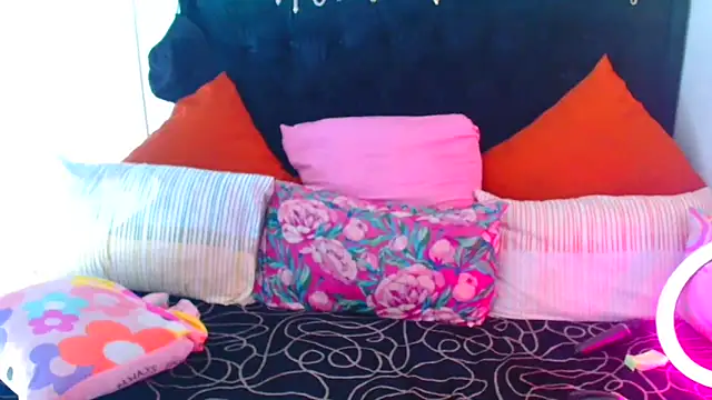 SAVAGExBOO online show from 11.10.25