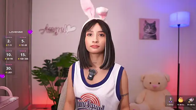 Snapshot of Angeeel_ chatting on 10.23.25 Angeeel online show from 10.23.25