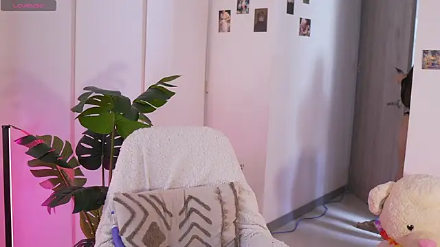 Angeeel  online show from 04.29.26