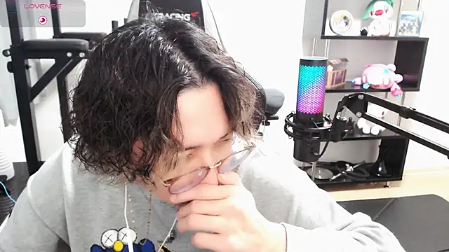 Snapshot of Shizukuu chatting on 03.16.25 Shizukuu online show from 03.16.25