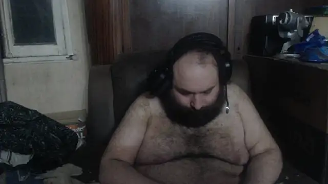 Snapshot of hairyhulk chatting on 01.01.25 hairyhulk online show from 01.01.25