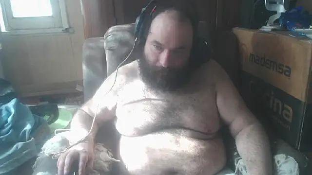 Snapshot of hairyhulk chatting on 01.12.25 hairyhulk online show from 01.12.25