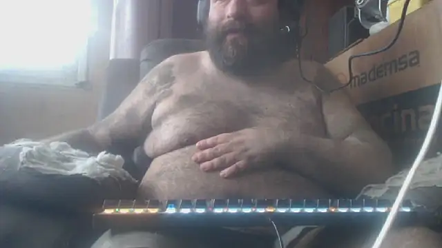 Snapshot of hairyhulk chatting on 10.09.25 hairyhulk online show from 10.09.25