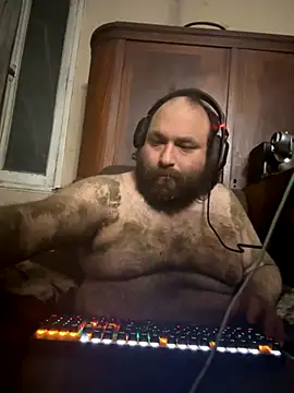 Snapshot of hairyhulk chatting on 10.17.25 hairyhulk online show from 10.17.25
