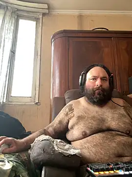 Snapshot of hairyhulk chatting on 10.19.25 hairyhulk online show from 10.19.25