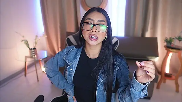 Sara albrecht online show from 02.24.25