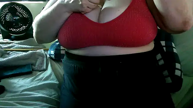 Snapshot of WHITEDAROSE chatting on 10.02.25 WHITEDAROSE online show from 10.02.25