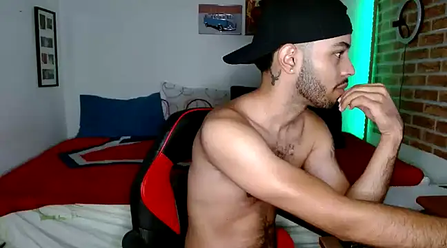 Snapshot of colinbrown chatting on 02.03.25 colinbrown online show from 02.03.25