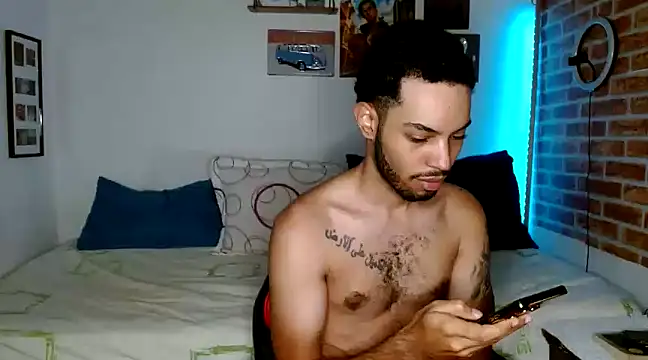 Snapshot of colinbrown chatting on 02.10.25 colinbrown online show from 02.10.25