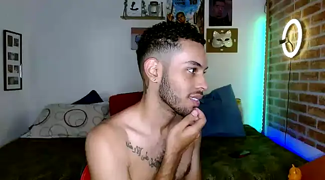 Snapshot of colinbrown chatting on 03.07.25 colinbrown online show from 03.07.25