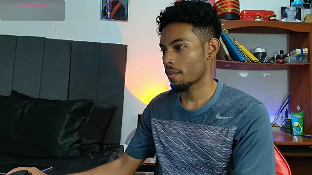 Snapshot of colinbrown chatting on 09.11.25 colinbrown online show from 09.11.25