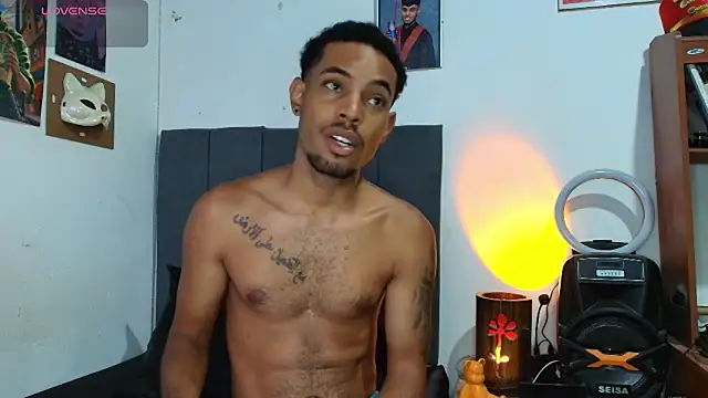 Snapshot of colinbrown chatting on 10.08.25 colinbrown online show from 10.08.25