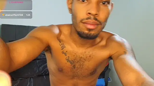 Snapshot of colinbrown chatting on 11.03.25 colinbrown online show from 11.03.25