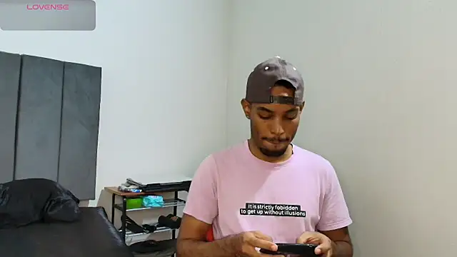 Snapshot of colinbrown chatting on 11.05.25 colinbrown online show from 11.05.25