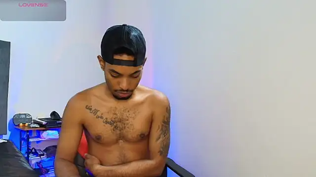 Snapshot of colinbrown chatting on 11.08.25 colinbrown online show from 11.08.25