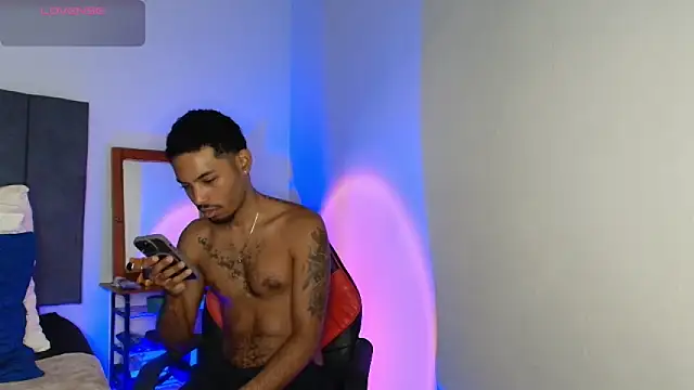 Snapshot of colinbrown chatting on 11.10.25 colinbrown online show from 11.10.25