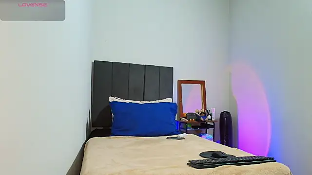 Snapshot of colinbrown chatting on 11.11.25 colinbrown online show from 11.11.25