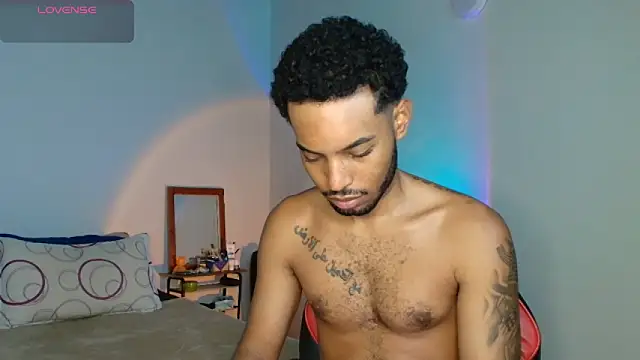 Snapshot of colinbrown chatting on 12.03.25 colinbrown online show from 12.03.25