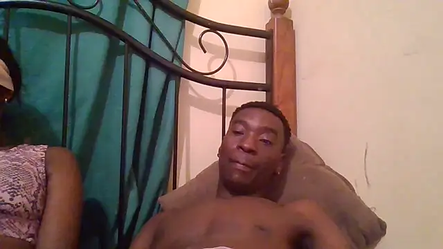 Snapshot of SmallGoodNutts chatting on 11.06.25 SmallGoodNutts online show from 11.06.25