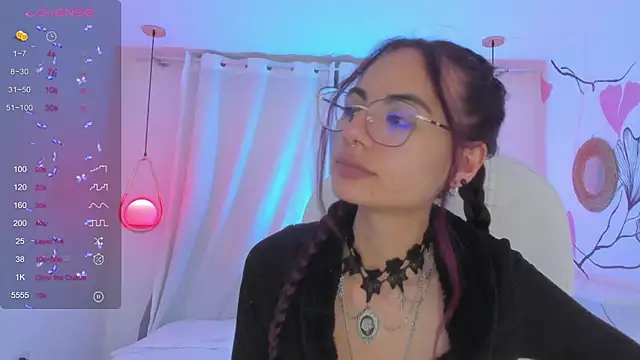 Snapshot of sophiecherry_ chatting on 12.23.24 sophiecherry  online show from 12.23.24