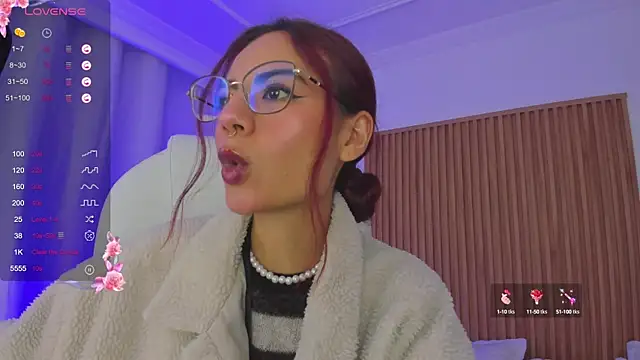 Snapshot of sophiecherry_ chatting on 02.12.25 sophiecherry  online show from 02.12.25