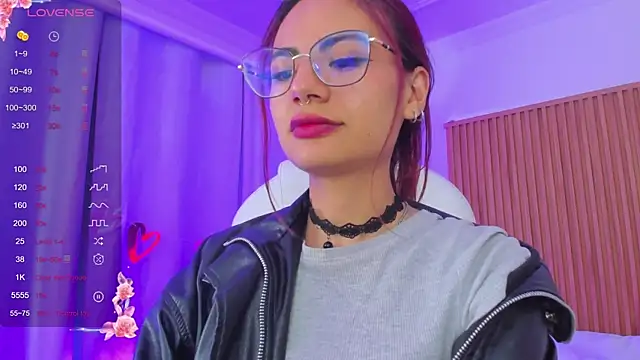 Snapshot of sophiecherry_ chatting on 03.20.25 sophiecherry  online show from 03.20.25