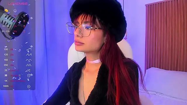 Snapshot of sophiecherry_ chatting on 09.24.25 sophiecherry  online show from 09.24.25