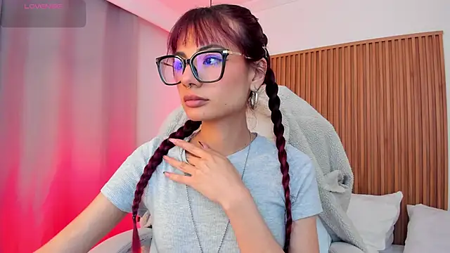 sophiecherry  online show from 11.20.25