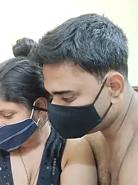 IND COUPLE1 online show from 02.14.25