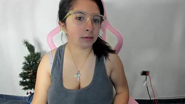 Snapshot of _Angelinaandrade_ chatting on 12.04.24 Angelinaandrade online show from 12.04.24