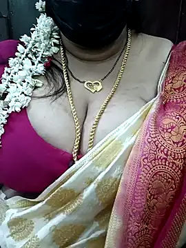 Snapshot of ashikaa_r chatting on 12.30.24 ashikaa r online show from 12.30.24