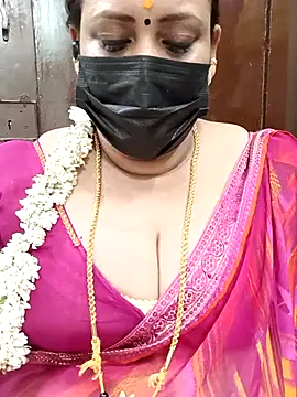 Snapshot of ashikaa_r chatting on 02.19.25 ashikaa r online show from 02.19.25