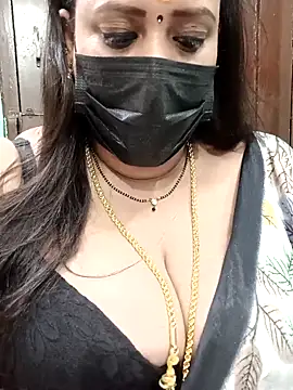 Snapshot of ashikaa_r chatting on 03.06.25 ashikaa r online show from 03.06.25