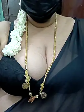 Snapshot of ashikaa_r chatting on 03.13.25 ashikaa r online show from 03.13.25