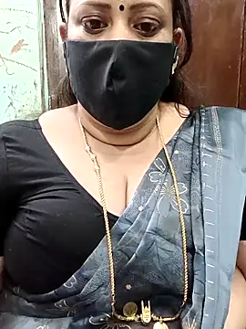 Snapshot of ashikaa_r chatting on 12.18.25 ashikaa r online show from 12.18.25