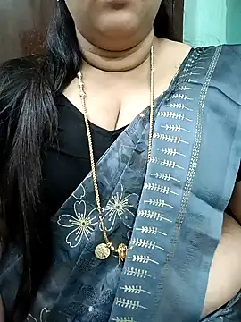 Snapshot of ashikaa_r chatting on 12.20.25 ashikaa r online show from 12.20.25