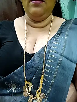 Snapshot of ashikaa_r chatting on 12.21.25 ashikaa r online show from 12.21.25