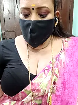 Snapshot of ashikaa_r chatting on 12.22.25 ashikaa r online show from 12.22.25