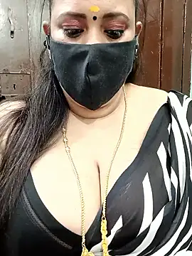 Snapshot of ashikaa_r chatting on 01.08.26 ashikaa r online show from 01.08.26