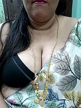 Snapshot of ashikaa_r chatting on 03.10.26 ashikaa r online show from 03.10.26