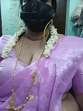 Snapshot of ashikaa_r chatting on 05.18.26 ashikaa r online show from 05.18.26