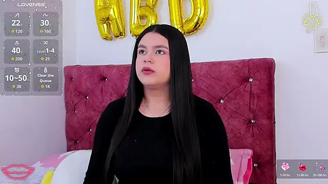 Snapshot of skyhotgirll chatting on 04.01.26 skyhotgirll online show from 04.01.26