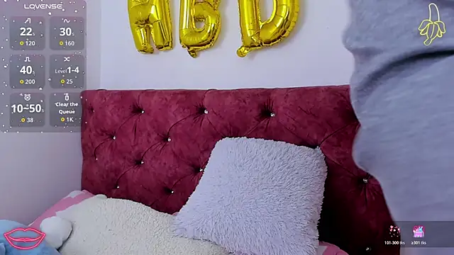 Snapshot of skyhotgirll chatting on 04.03.26 skyhotgirll online show from 04.03.26